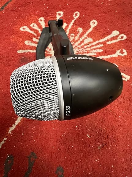 Shure PG52 dynamisk mikrofon med fäste svart