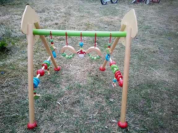 Trä babygym svampmotiv flerfärgad