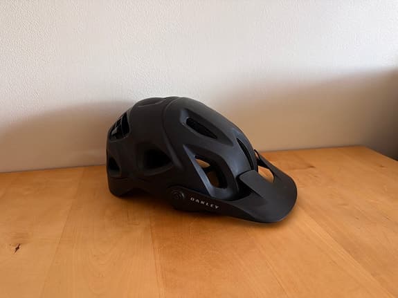 Cykelhjälm Oakley DRT5 MIPS Nypris 1490:- Hjälm