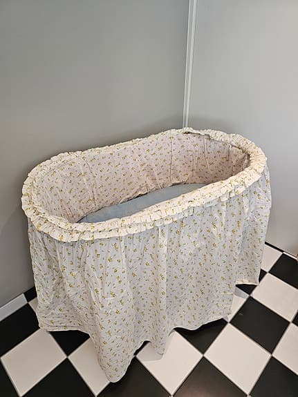 Babysäng mangelkorg i rotting