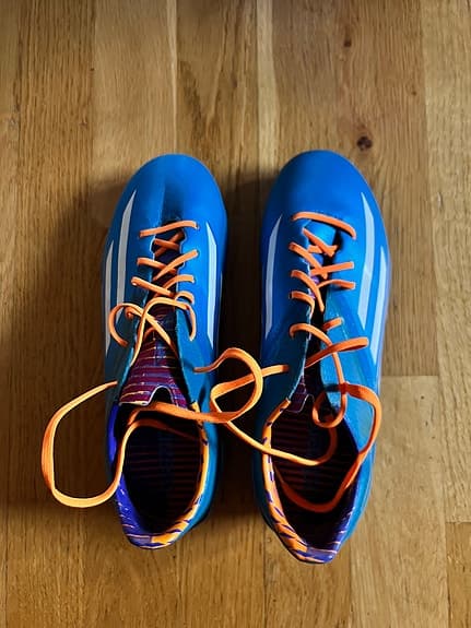 Fotbollsskor, st 38, plastdobbar