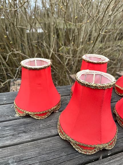 Fem röda äldre lampskärmar lampskärm vintage