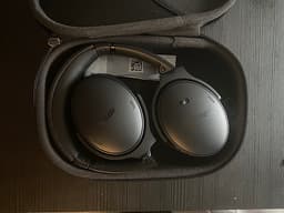 Bose QuietComfort trådlösa around-ear hörlurar (svart)