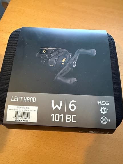 Westin W6 101 BC multirulle vänsterhänt svart. Inklusive lina