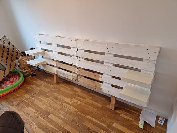 Sänggavel för 180 säng.