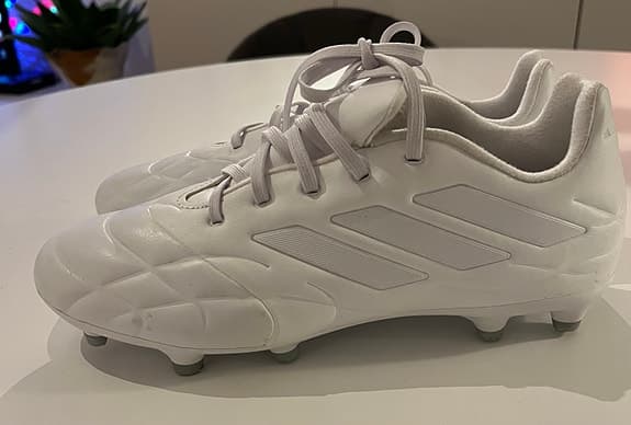 Adidas fotbollsskor dobbar vit