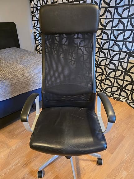 Ikea kontorsstol hög rygg svart nät och konstläder