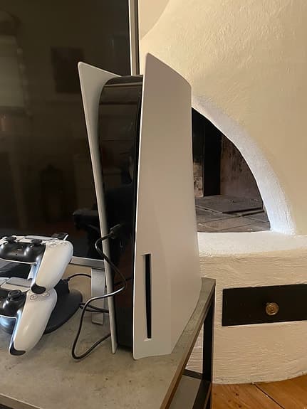 Sony Playstation 5 spelkonsol vit med två handkontroller