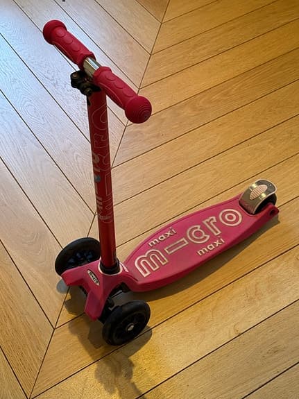 Sparkcykel Maxi Micro Deluxe Shocking Pink