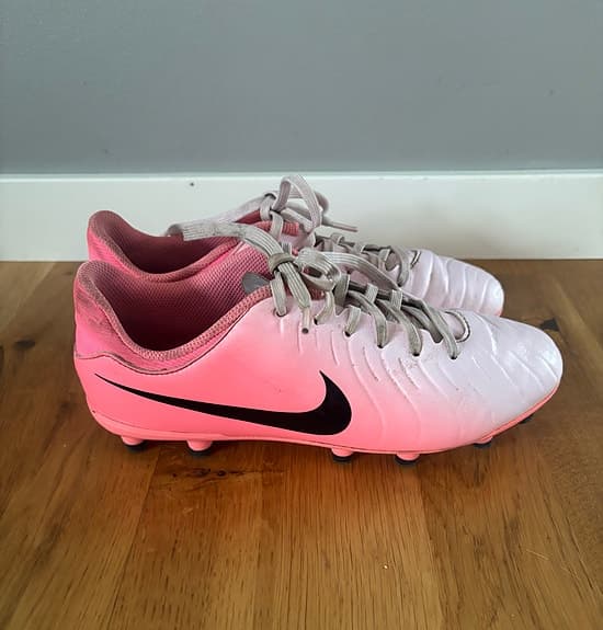 Nikeskor i strl 37,5