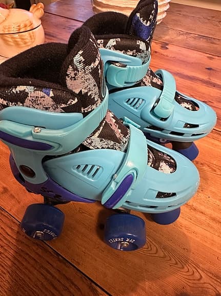 Strl 25.5-29. SFR Hurricane IV rullskridskor barn blå