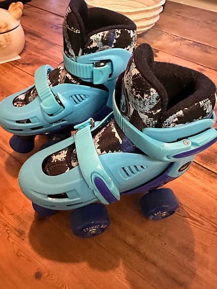 Strl 25.5-29. SFR Hurricane IV rullskridskor barn blå