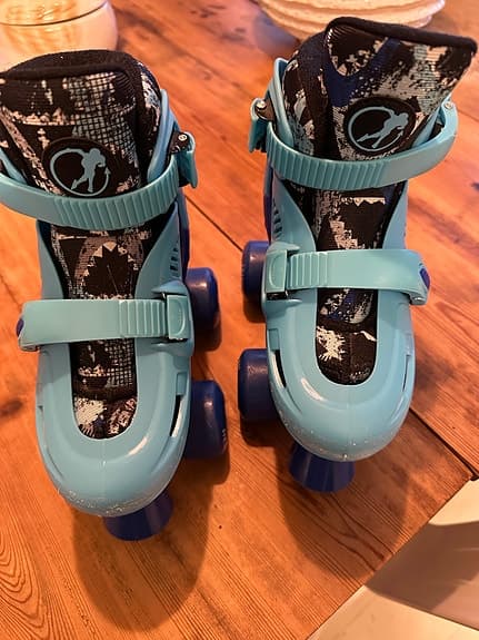 Strl 25.5-29. SFR Hurricane IV rullskridskor barn blå