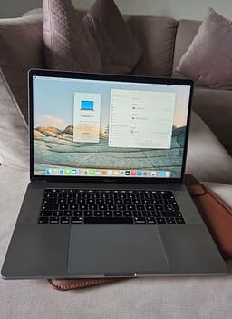 Macbook Pro 15" Retina 2018 /Core i7/4GB Radeon 1 Pro Ghrapics