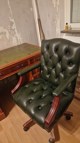 Skrivbord & skrivsbordfåtölj i engelsk stil