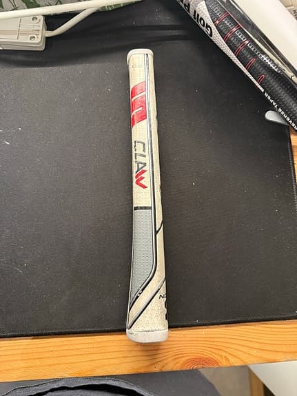 SuperStroke Claw puttergrepp vit grå röd