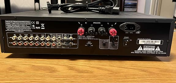 Stereo förstärkare svart NAD C326BEE 2x50 watt i 8 ohm & 2x80 watt i 4 ohm.