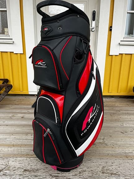 Powakaddy golfbag svart röd vit