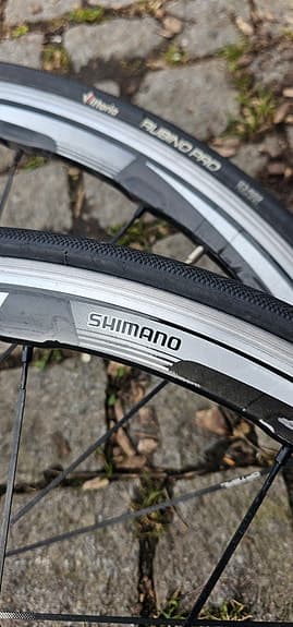 Shimano landsvägshjul med Vittoria Rubino Pro-däck 700x23C