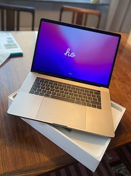 MacBook Pro 15” (2017) – Nyskick, 99% batteri, knappt använd