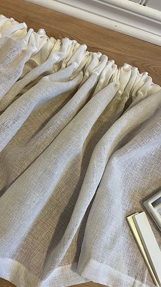 Gardin med gardinstång vit