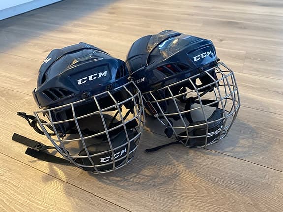 CCM ishockeyhjälm med galler/munskydd