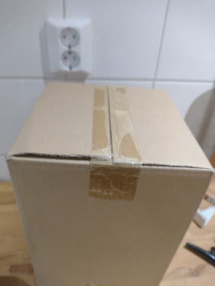 svart IKEA BYIG utomhuslampa med rörelsedetektor.