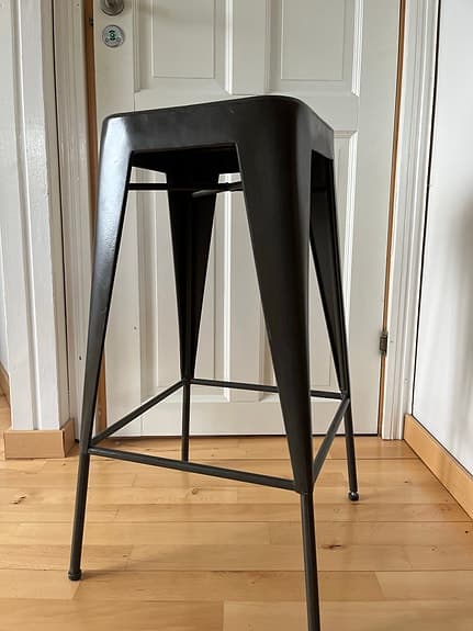 2 st höga pallar från Möbelmästarna
