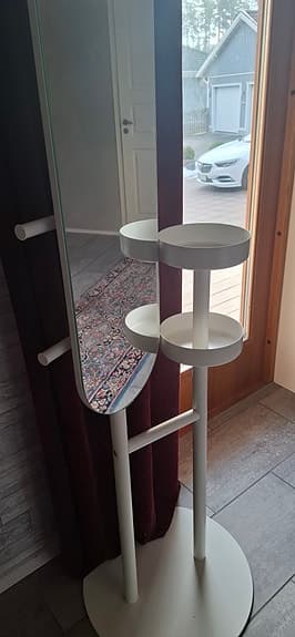 Spegel med förvaring