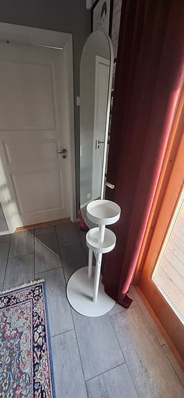 Spegel med förvaring