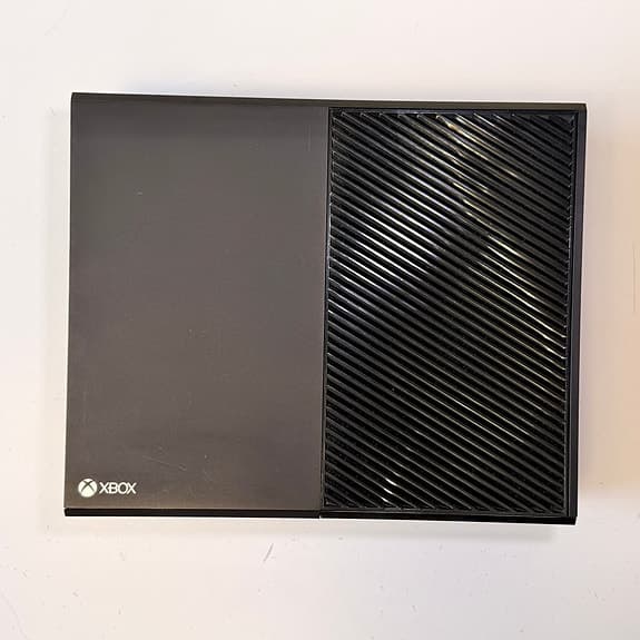 Microsoft Xbox One spelkonsol svart med två handkontroller