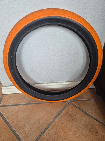 Lagos cykeldäck orange/svart