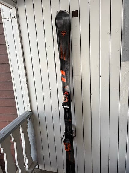 Rossignol Forza 40 V-Carbon svart/orange med bindningar