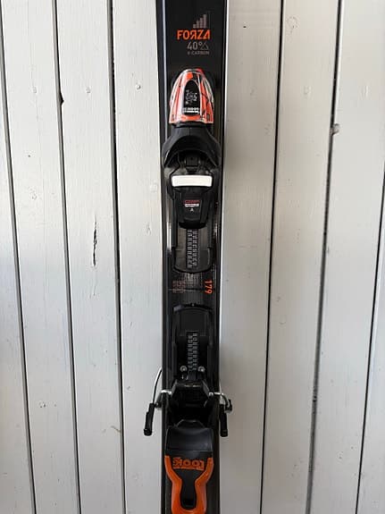 Rossignol Forza 40 V-Carbon svart/orange med bindningar
