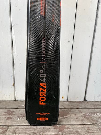 Rossignol Forza 40 V-Carbon svart/orange med bindningar