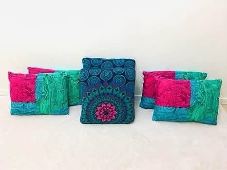 Indiska 6 st kuddar ( innekuddar & kuddfodral) flerfärgat mönster