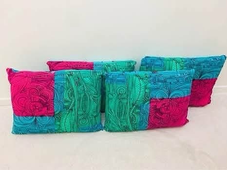 Indiska 6 st kuddar ( innekuddar & kuddfodral) flerfärgat mönster