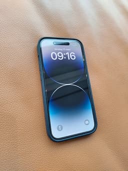 iPhone 14 Pro 128 GB – mycket fint skick med skal (Ideal of Sweden) & skärmskydd