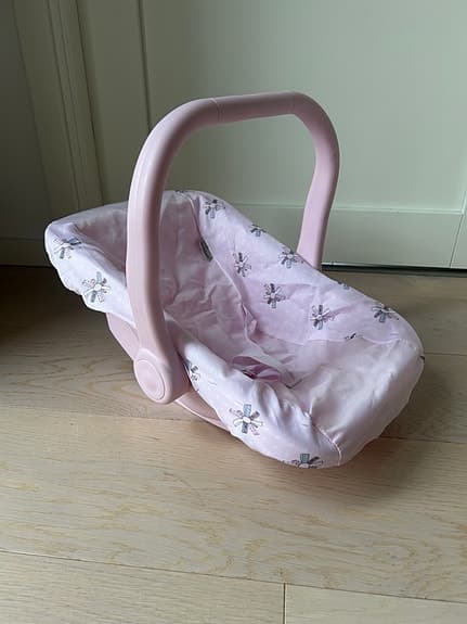 Skrållan bilstol / babyskydd till docka