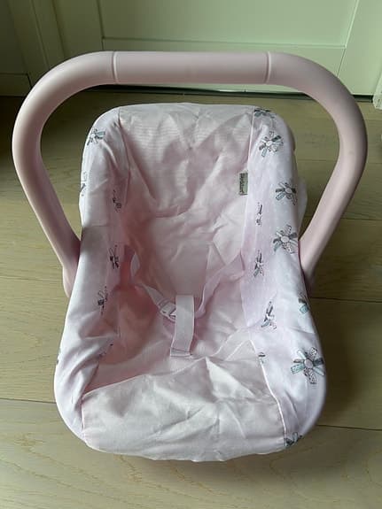 Skrållan bilstol / babyskydd till docka
