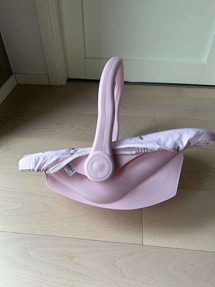 Skrållan bilstol / babyskydd till docka