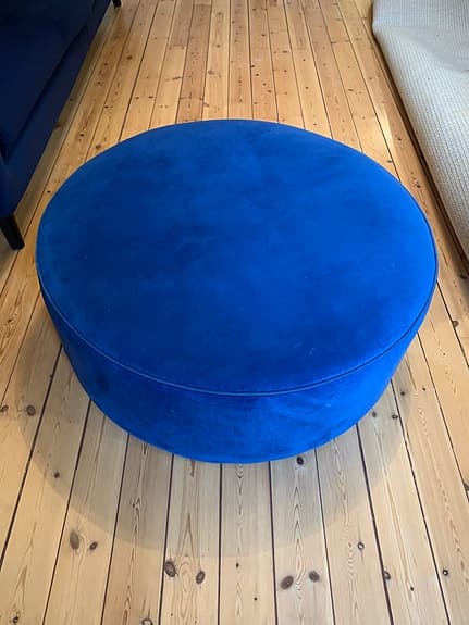 Pall sittpuff rund blå sammet