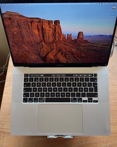 Apple MacBook Pro 16"