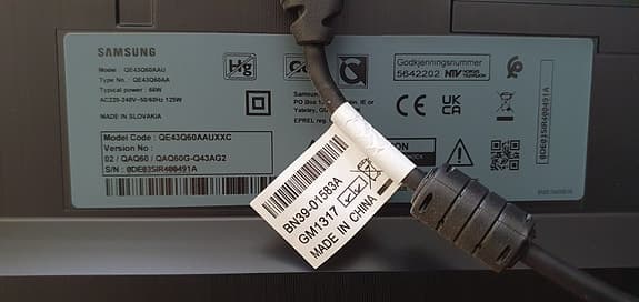 Mkt väl skött Samsung 43" TV (QE43Q60AAU)