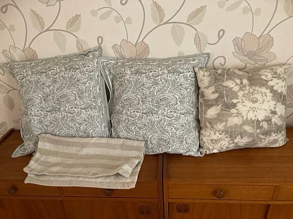 Prydnadskuddar i lantlig stil – 3 kuddar + 1 kuddfodral