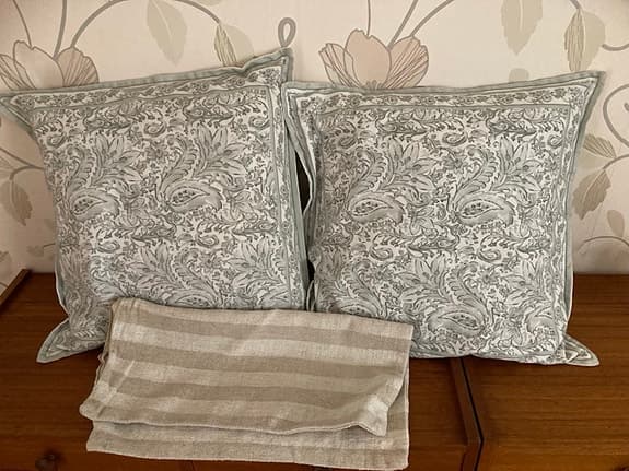 Prydnadskuddar i lantlig stil – 3 kuddar + 1 kuddfodral