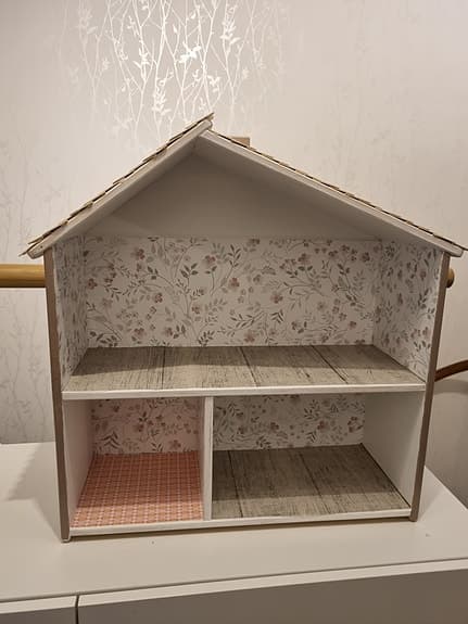 Omgjort dockskåp från ikea