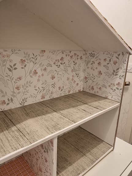 Omgjort dockskåp från ikea