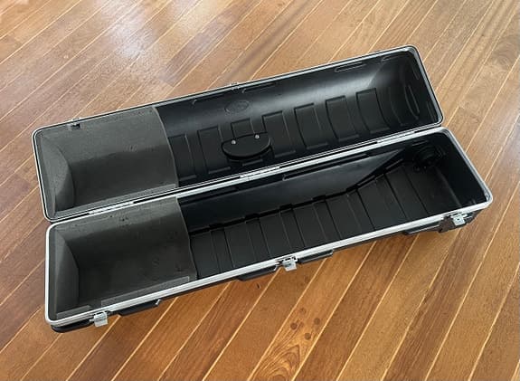 SKB hårt golfbag fodral med hjul i svart