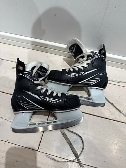 CCM S92 ishockeyskridskor barn storlek 33 svart